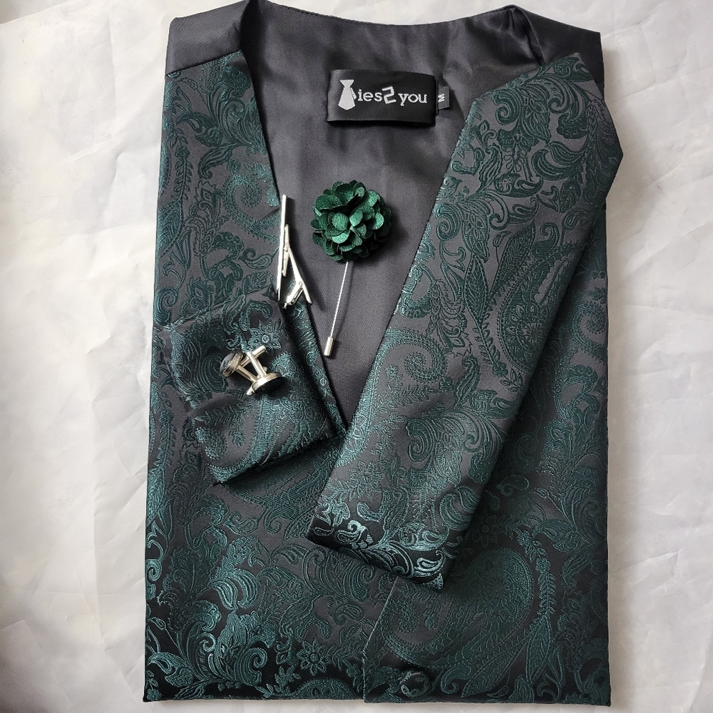 Forest Green Paisley 6-Piece Set – Vest, Tie, Hanky, Cufflinks, Tie Bar, and Pin